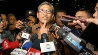 Selain itu, penyidik KPK juga memanggil ajudan Irman Gusman yang bernama Djoko Suprianto. Kemudian istri Irman Gusman, Liestyana Rizal Gusman juga diperiksa.