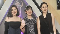 Para personil Blink Indonesia tampak kompak dengan dress berwarna hitam, tapi kok Febby Rastanty tidak ikut hadir ya? Pool/Noel/detikFoto.