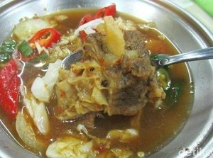 Yuk, Makan Pindang Iga Khas Palembang yang Asam Segar di Sini!
