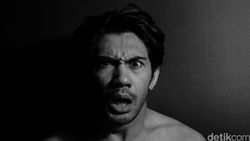 Reza Rahadian Manusia Seribu Wajah