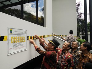 Segel Bangunan 4 Lantai di Jalan Sangkuriang, Ridwan Kamil: Melanggar Kami Sikat