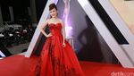 Sexy In Red! Gaya Ayu Ting Ting di AMI Awards 2016
