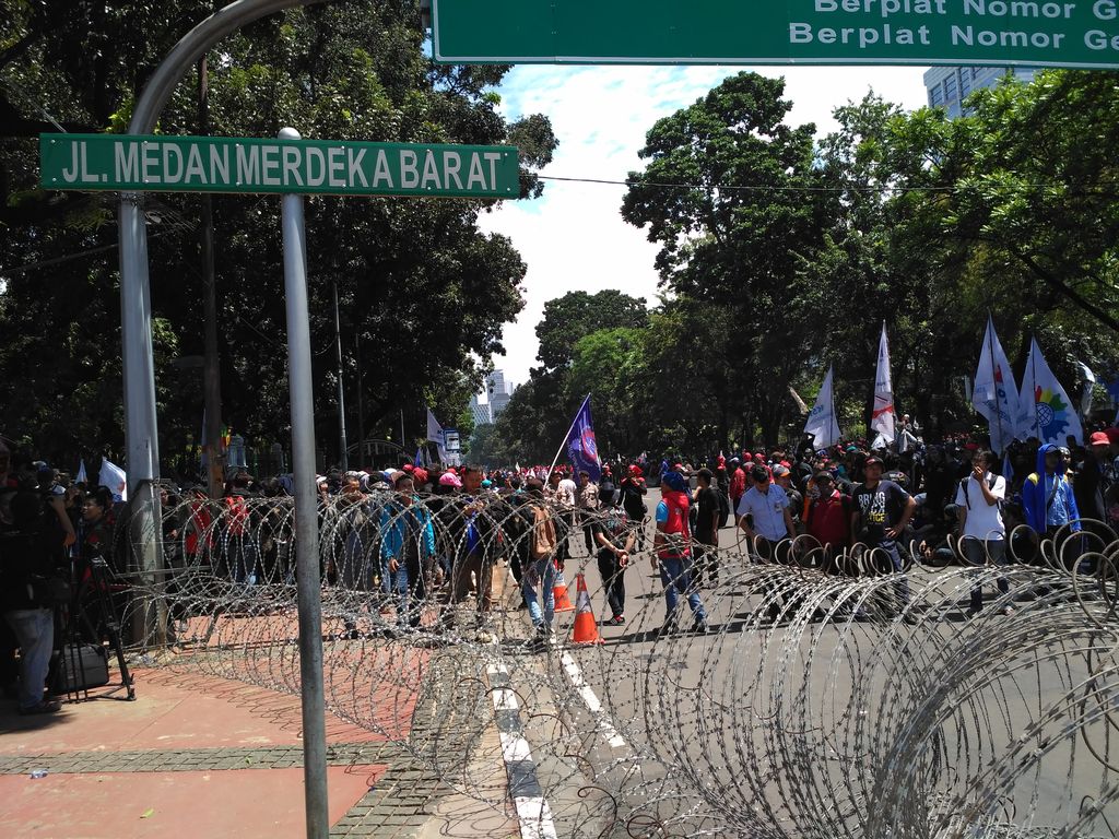 Lalu lintas dialihkan ke sejumlah arah (Dony/detikcom)