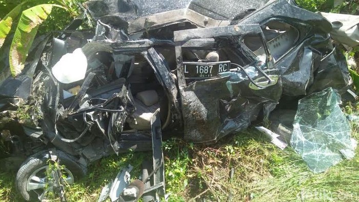 Laka kereta api Vs mobil di Lamongan
