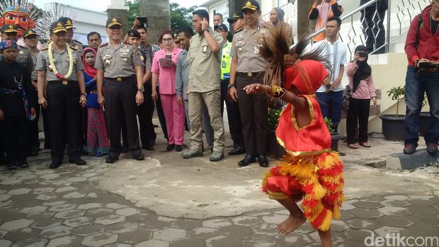 Penampilan Ganongan Cilik Sambut Kapolri/Noval/detikcom