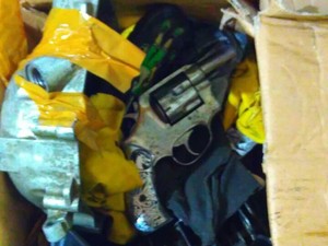 Petugas Kargo Bandara Sentani Gagalkan Penyelundupan Senpi ke Semarang