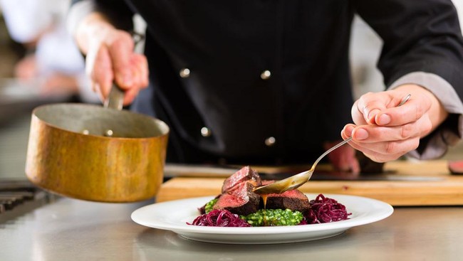 Kalau Mampir ke Restoran Lain, Hal-hal Inilah yang Diperhatikan Chef (2)