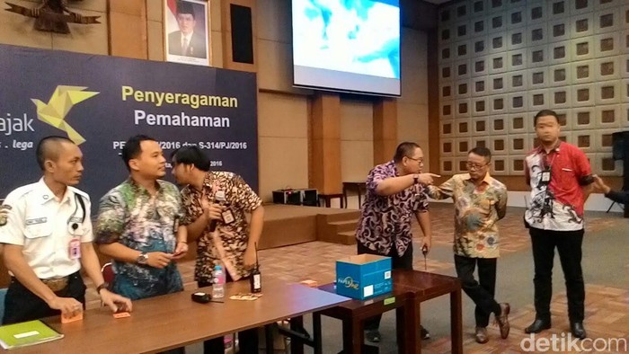 Pengantre Tax Amnesty di Kantor Pajak Pusat Diberi Makan Siang Gratis