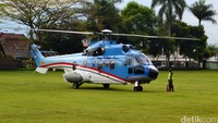 Kini warna helikopter itu mirip dengan pesawat kepresidenan Boeing Business Jet (BBJ).