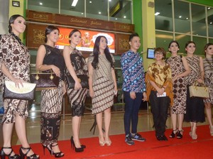 Sambut Hari Batik, Peragaan Busana Digelar di Bandara Solo