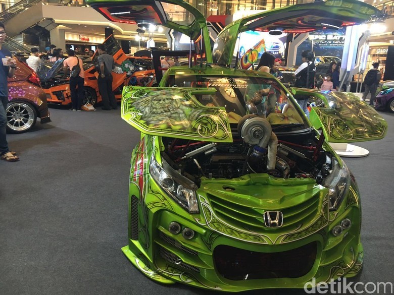 Modif Honda Brio Satya yang Terinspirasi Film Batman