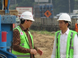 Keakraban Jokowi dan Ahok Saat Tinjau Proyek LRT dan MRT