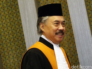 Gayus Lumbuun Serukan Evaluasi Total Hakim, Mahfud Md Kumpulkan Ahli