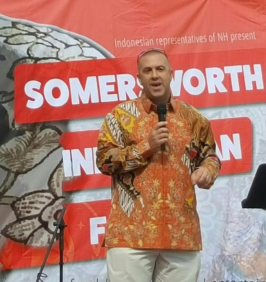 Wali Kota Somersworth, Mayor Dana S Dilliard.