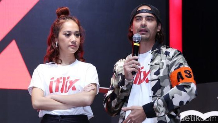 Bunga Citra Lestari dan Ashraf Sinclair Bunga Citra Lestari dan Ashraf Sinclair di kawasan SCBD