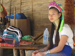 Potret Kecantikan Gadis Thailand Utara