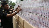 Tumpukan slop rokok ilegal yang merugikan keuangan negara akan dimusnahkan.