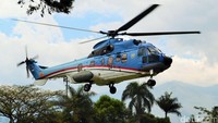 Helikopter kepresidenan dicat ulang dengan warna biru pada bagian atas dan merah putih pada bagian bawah.