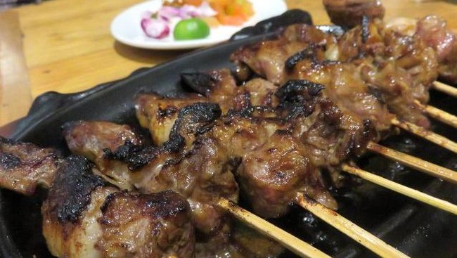 Sedap Mantap, Sate Hot Plate yang Empuk Ada di Tempat Ini