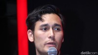 Pemain film Arifin Putra saat menghadiri acara konferensi pers film berjudul Lelawa di kawasan SCBD, Jakarta Selatan, Senin (19/12/2016). Pool/Ismail/detikFoto.