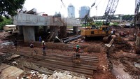 Ini penampakan terkini pembangunan jalan Tol Depok-Antasari di Jalan TB Simatupang, Jakarta Selatan, Jumat (30/9/2016).