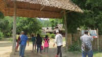 Di Thailand sebelah utara, wisatawan bisa berjumpa dengan suku-suku pegunungan. Inilah gerbang desa mereka (Fitraya/detikTravel)