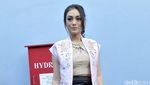 Celine Evangelista Pamer Cincin dari Stefan William, Tunangan?
