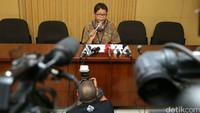 Penyidik telah menemukan dua alat bukti yang cukup untuk menetapkan IR, mantan Dirjen Dukcapil, sebagai tersangka, kata Plh Kabiro Humas KPK Yuyuk Andriati di kantornya, Jalan HR Rasuna Said, Jakarta Selatan, Jumat (30/9/2016).