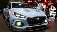 RN30 dibangun dengan platform hatchback i30. Tapi, Hyundai menambahkan paket aerodinamika dan desain yang agresif serta fender besar di setiap sisinya.