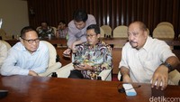 Fraksi Golkar DPR menggelar rapat Pleno dalam rangka menyikapi putusan MKD tentang pemulihan nama baik Setya Novanto.