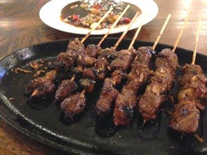Yuk, Bikin Sate Sapi Kelapa dan Sate Madura Buat Makan Siang Istimewa!