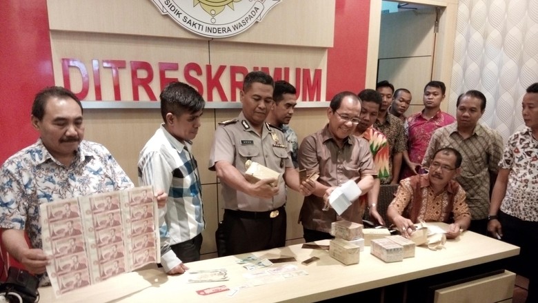 Setor Rp 200 Miliar ke Dimas Kanjeng, Keluarga ini Dapat Kertas dan Emas Palsu Setor Rp 200 Miliar ke Dimas Kanjeng, Keluarga ini Dapat Kertas dan Emas Palsu