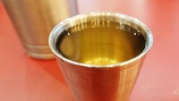 Sebagai pembilas mulut, ada Corn Tea yang disajikan dalam botol isi 1,2 Liter. Ini merupakan teh Korea bercitarasa jagung panggang. Dingin menyegarkan!