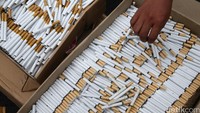 Tumpukan rokok ilegal yang belum sempat dijual akan dimusnahkan.