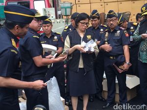 Sri Mulyani Musnahkan 11 Juta Batang Rokok Ilegal