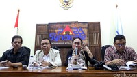 Para pembicara mengutarakan pandangannya terkait peristiwa paling kontroversial dalam sejarah Indonesia modern.