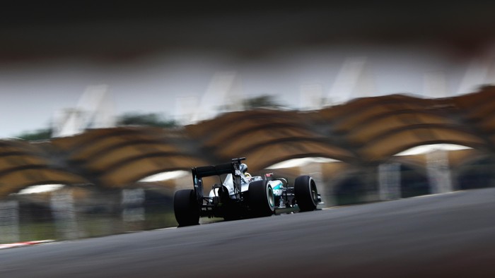 Hamilton Tercepat Lagi, Posisi Dua Kini Milik Verstappen