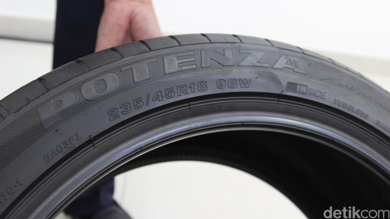 Ban Bridgestone Foto: Rangga Rahadiansyah Ban Bridgestone Foto: Rangga Rahadiansyah