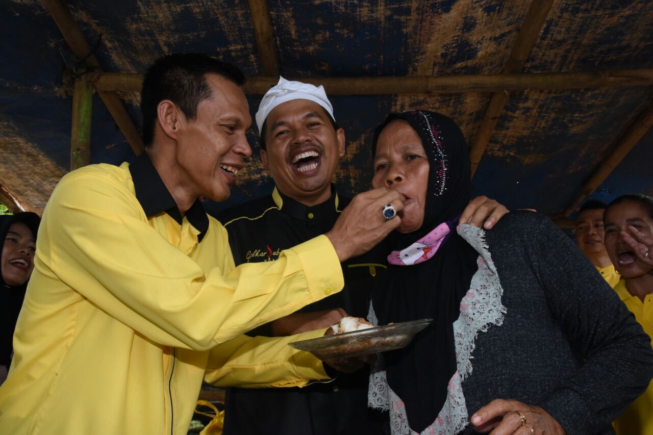 Foto: Dedi dalam acara pelantikan pengurus Golkar (Tri Ispranoto/detikcom)