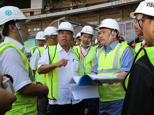 Menteri Basuki Tinjau Renovasi GBK, Optimis Selesai Oktober 2017