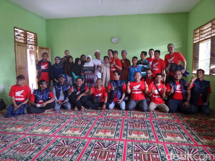 Touring Sambil Berbagi dengan Yayasan Daarul Aitam