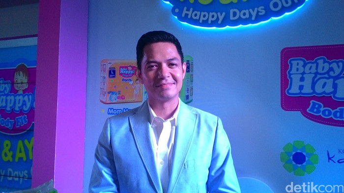 Jadi Ayah Sibuk, Dude Herlino Tetap Sediakan Waktu Khusus Anak