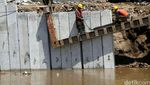 Pemasangan Turap Kali Ciliwung Dikebut