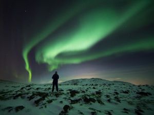 Ledakan Terbesar Matahari Bikin Aurora Terang Benderang