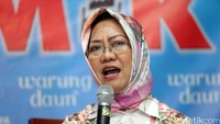 Pilgub DKI 2017 diikuti oleh 3 calon yaitu Ahok-Djarot, Agus-Sylvi, dan Anies-Sandiaga. Peneliti politik LIPI Siti Zuhro mengatakan bahwa Ahok-Djarot sebagai petahana tentu diuntungkan.