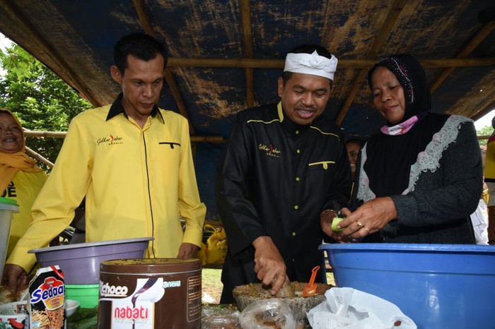 Kang Dedi: Kalau Terima Kaos Murahan dari Parpol, Buang dan Bakar!