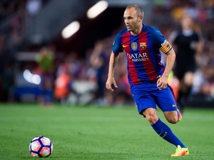 Barca Ingin Iniesta Bertahan Lebih Lama