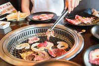 5 Tempat Makan di Lotte Avenue yang Punya Daging Panggang Juicy dan Enak