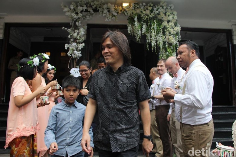 Kado Pernikahan Jono Armstrong, Once Nyanyikan Lagu Baru Kado Pernikahan Jono Armstrong, Once Nyanyikan Lagu Baru