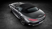 Walhasil, AMG GT C Roadster bisa berakselerasi dari 0-100 km/jam dalam 3,7 detik. Kecepatan tertingginya mencapai 316 km/jam.